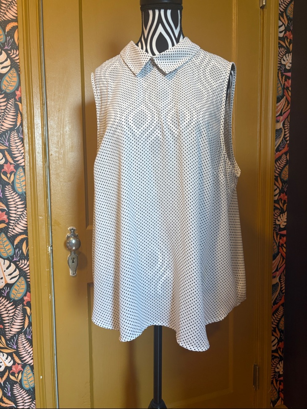Who What Wear Sleeveless Polka Dot Collared Top - White/Black